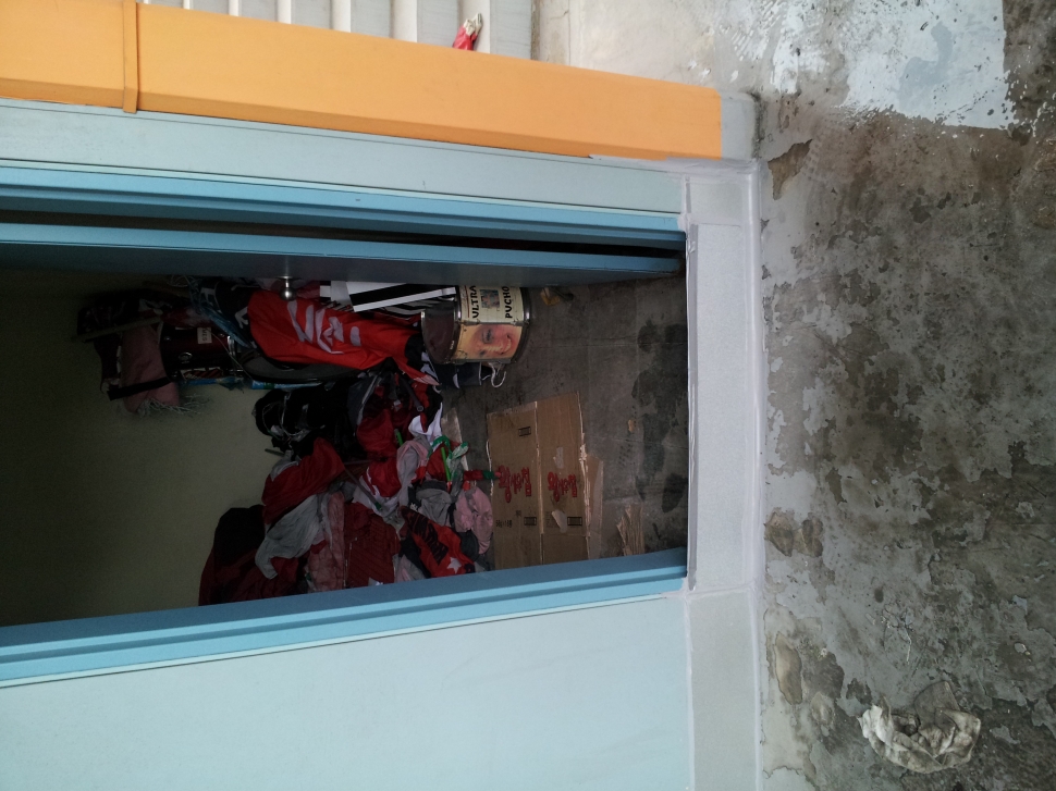 20130519_121434.jpg : 서포터창고  리딩석 보수.