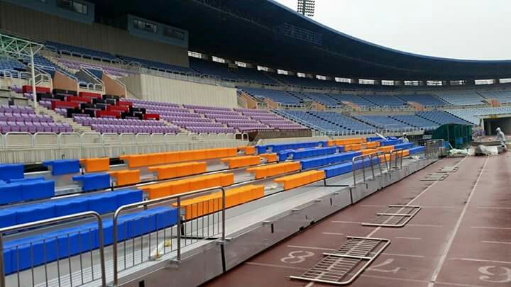 20150318_172126523.jpg : 설치될 가변석과 같은 목포축구센터 가변석 사진