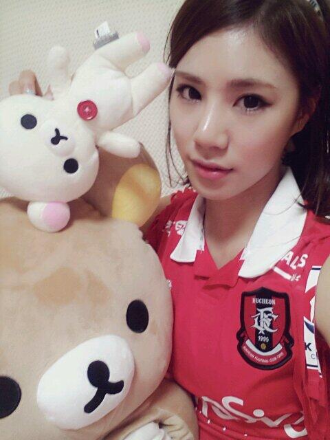 1395589690.jpg : 스텔라 전율 유니폼 인증샷.